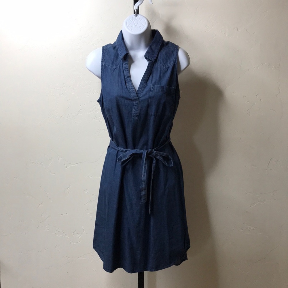 denim collared dress V-neck